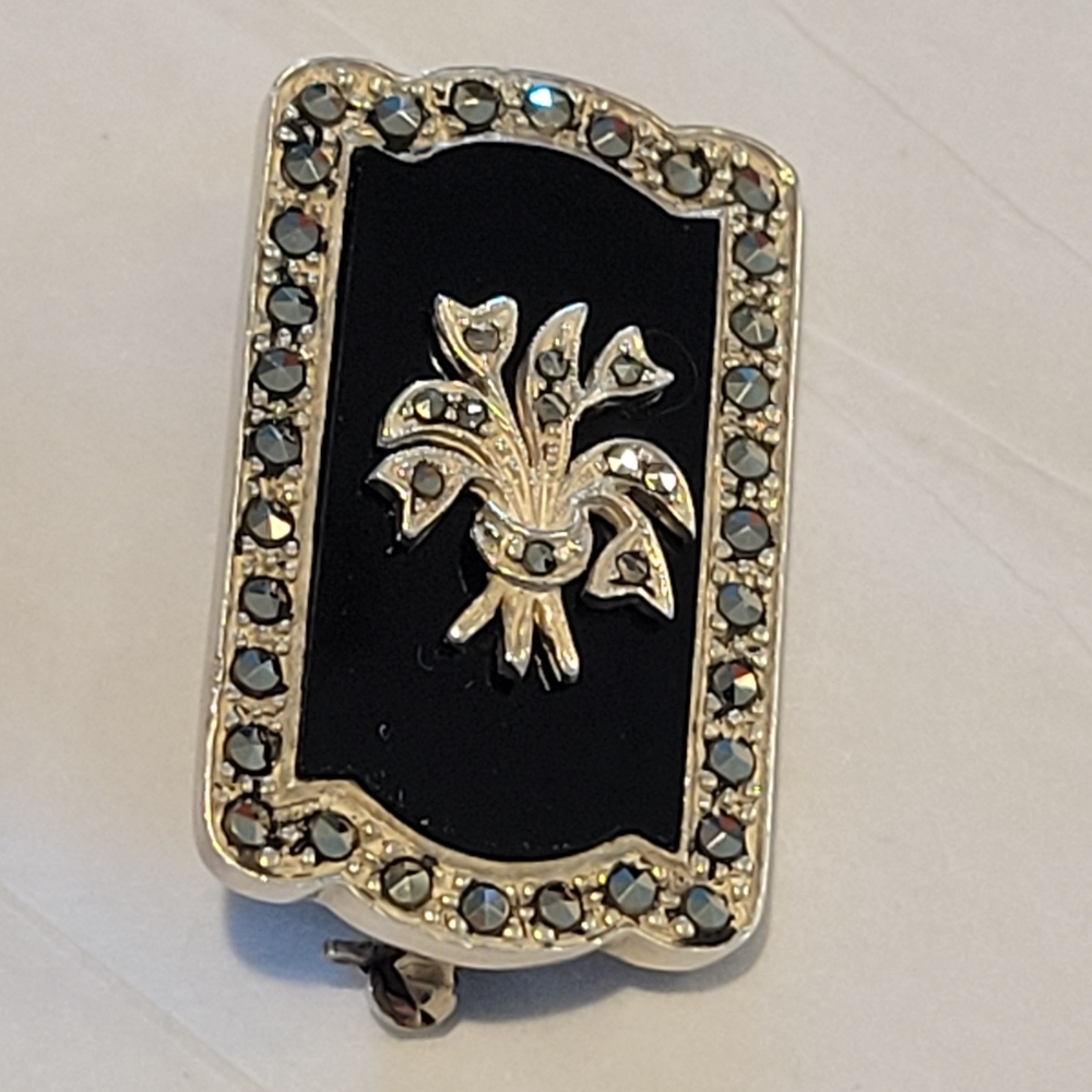 Art Deco, Sterling Silver 925 with Onyx Marcasit Brooch Floral Design.